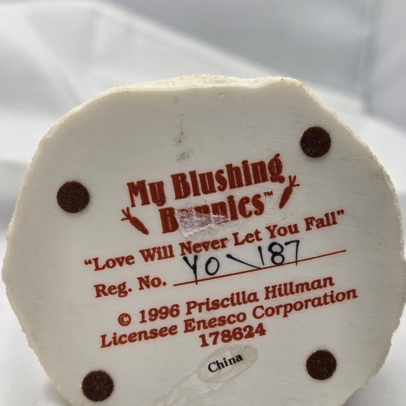 Enesco My Blushing Bunnies Ice Skating Holiday vntg Resin figurine Pink - Picture 3 of 11